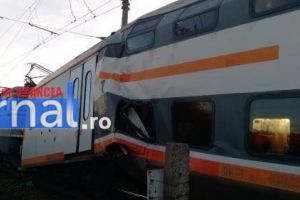 ACUM: Accident feroviar la PLOIEȘTI. Două trenuri s-au lovit frontal