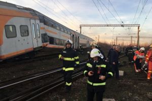 UPDATE: Accident feroviar. Doua trenuri au deraiat in zona garii Ploiesti Triaj. Mai multe victime, printre care si copii (galerie foto)       