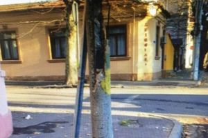 ENEL inlocuieste un stalp avariat in urma unui accident rutier. Ce perimetre stradale din Constanta sunt afectate  