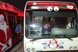 Moş Crăciun vine şi anul acesta cu autobuzul
