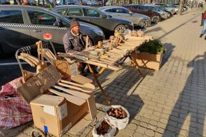 Face NAVETA 250 de kilometri pentru a putea trăi! Povestea IMPRESIONANTĂ a unui om pe lângă care treci zilnic