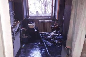 FOTO: Incendiu la parterul unui bloc din Focşani