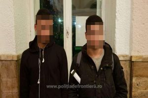 FOTO. Doi minori din Libia, reţinuţi de poliţişti în judeţul Satu Mare