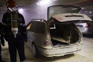 VIDEO FOTO Incendiul de miercuri seară de la Promenada Sibiu – Momentul în care maşina a luat foc