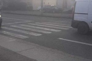 FOTO, ȘTIREA TA| Traversarea străzii pe trecerea de pietoni din zona Kaufland o experienţă periculoasă în jungla urbană