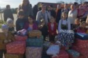 Din inimi de copii, pentru copii. „Daruri mici de la suflete mari”