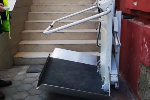 TÂRGOVIȘTE: “Vasile Cârlova”, prima şcoală cu elevator pentru persoane cu dizabilităţi