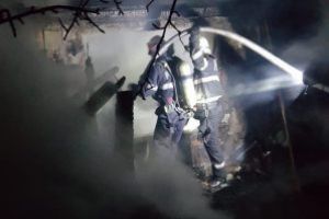 Incendii lichidate de pompieri. 20 de kg de carne arsa dupa ce o afumatorie din Suciu de Sus s-a aprins
