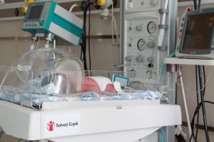 Mortalitate infantilă ridicată în judeţul Satu Mare. Apelul lansat de organizaţia Salvaţi Copiii