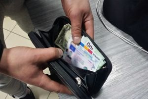 O botoşăneancă, prădată de bani şi acte pe strada Calea Naţională. Autorul furtului, un bătrân de 70 de ani