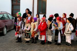 FOTO: Colindătorii din Goreni, răsplătiţi de Moş Crăciun
