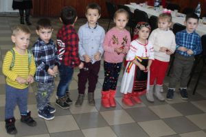 Copiii Grădiniţei din Batoş, colindători speciali