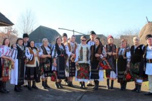 Frumoasele colinde aduse de meşterii populari la Muzeul Etnografic „Anton Badea”