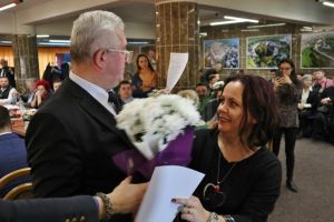 35 de elevi olimpici şi 26 de profesori îndrumători au fost premiaţi în cadru festiv, în ...