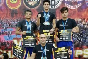 Luptă, muncă, sacrificiu! O familie de campioni nu-şi uită susţinătorii la sfârşit de an!