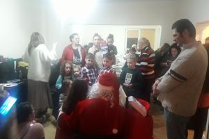 Colindatorii condusi de Inga Postolache, surpriza de la serbarea de Craciun a redactiei ZIUA de Constanta (galerie foto)