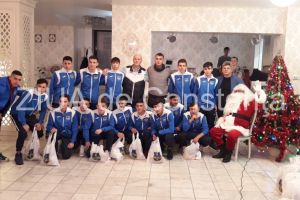 George Nache - Sunt mandru de voi!“:  Mos Craciun a venit si la micii fotbalisti de la AS Kinder Constanta (galerie foto)