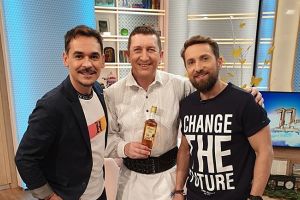 Petrică Mureşan, invitat la Neatza cu Răzvan şi Dani. Va colinda pentru întreaga ţară!