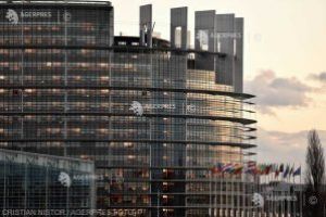Parlamentul European a adoptat cu o largă majoritate o rezoluţie privind comemorarea Revoluţiei române din 1989