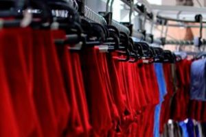 Pantalonii, lemnul, cartofii şi piesele auto – în topul exporturilor din judeţ