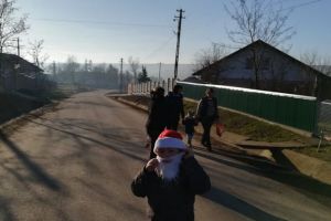 Cum mai arată Crăciunul la ţară, în judeţul Botoşani. Oameni care trăiesc în sărăcie, abuz de alcool şi blazare în faţa tradiţiilor