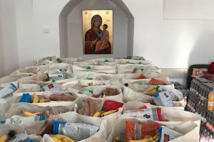 Filantropia Ortodoxă: Pachete de sărbători pentru familii nevoiaşe, copii orfani, pacienţi, deţinuţi