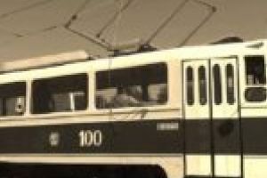 Povestea ,,tramvaiului care călătoreşte în timp” şi aduce timişorenii la destinaţia Comunism