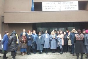 Activitatea instanţelor va fi blocată de o nouă grevă a grefierilor