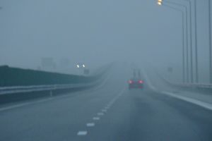 Ceaţă densă pe autostrada Sibiu – Deva. Circulaţi cu atenţie