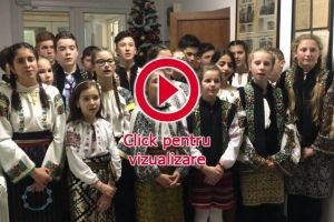 Colindători de la Școala ”Constantin Morariu” Pătrăuţi, la sediul Monitorului de Suceava