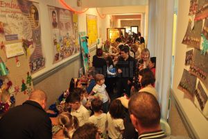 Târg caritabil de Crăciun, organizat de clasele primare ale Colegiului Naţional “Mihai ...