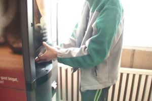 Un tânăr din Produleşti riscă închisoarea pentru 1.200 de lei furaţi din automate de cafea