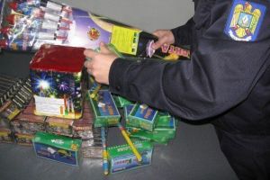 Minor (17 ani) prins cu mii de petarde şi zeci de artificii. S-a ales cu dosar penal