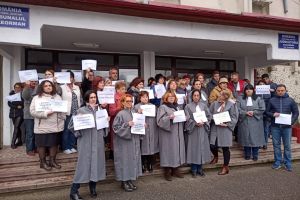 Protest al grefierilor din judeţ faţă de abrogarea pensiilor speciale
