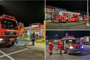 FOTOGALERIE. Incendiu puternic la un centru comercial din Satu Mare. Intervenţie de amploare (exerciţiu)