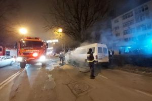 Slobozia: Microbuz cuprins de flăcări