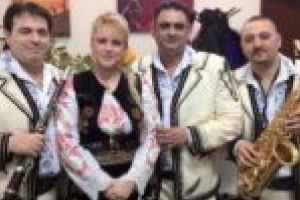 Ramona şi Petrică Viţa aduc colindul sfânt în prag de sărbători reşiţenilor