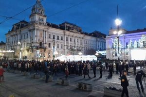 ARADUL a ieşit în stradă pentru comemorarea MARTIRILOR din 1989