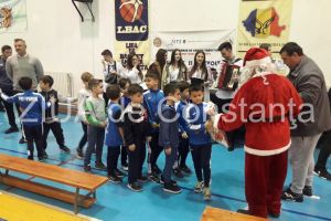 Mos Craciun le-a adus cadouri copiilor si juniorilor de la FC Farul Constanta (galerie foto)