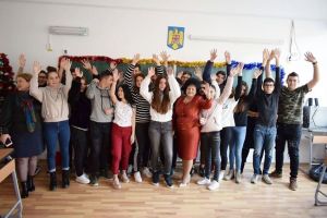 Mos Craciun a sosit la Cumpana, incarcat cu daruri pentru elevii Liceului Tehnologic Nicolae Dumitrescu (galerie foto)