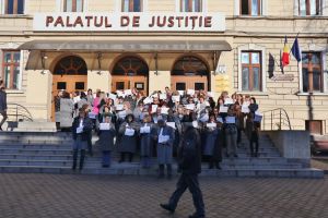 Protestul grefierilor este susţinut de conducerea Curţii de Apel Suceava