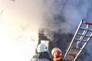 Incendiu la o casă din Trei Sate