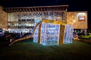 PRIMA ZI DE CRĂCIUN POATE FI PETRECUTĂ LA PATINOARUL ANSAMBLULUI PALAS SAU LA CINEMA CITY, DIN IULIUS MALL