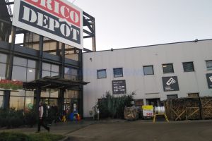 Poliţiştii i-au identificat pe cei doi amorezi care au vrut să jefuiască Brico Depot Botoşani