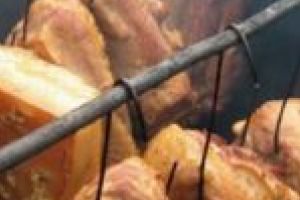 Incendiu într-o gospodărie din Măceşti! De la afumătoarea cu produse din carne!