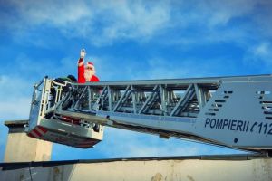 Piticii pompierilor de la ISU Dobrogea Constanta au fost vizitati de Mos Craciun (galerie foto)