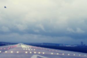 S-au stins litigiile, se pot aprinde luminile pe pista de aterizare a Aeroportului Caransebeş!