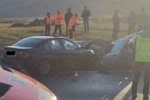 FOTO-VIDEO. Accident GRAV pe DN 7. Cel puţin 10 persoane rănite după o ciocnire între două autoturisme