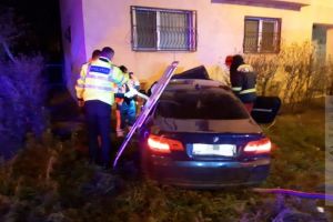 Accident rutier pe strada Portitei din Constanta. O masina a intrat intr-un imobil. Șoferul era baut 