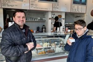 Îngheţată pentru o faptă bună. La Gelateria Aniela, astăzi este totul din partea casei (FOTO)